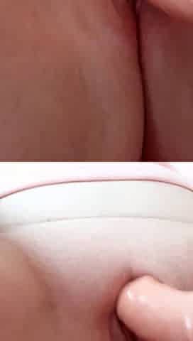 Sie spritzt und fickt sich mit dem Dildo