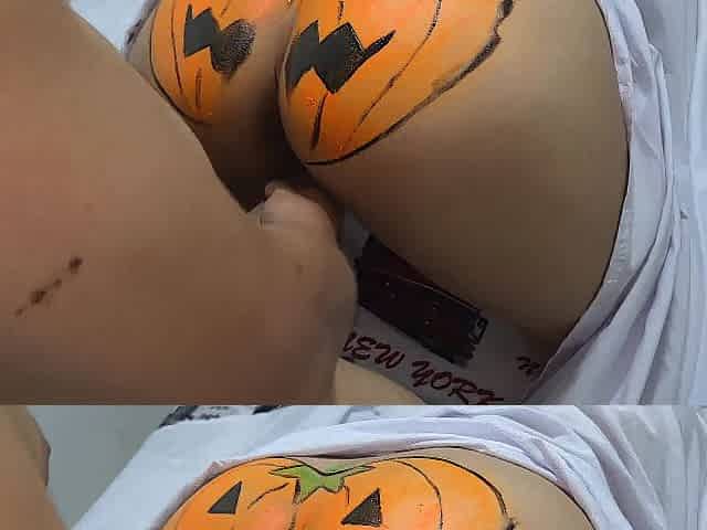 3 stepbrothers smash the pumpkin of their large-bottomed stepsister on Halloween