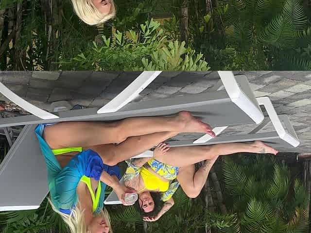 Outside Lesbian Sex with Scissoring and Squirt Facial