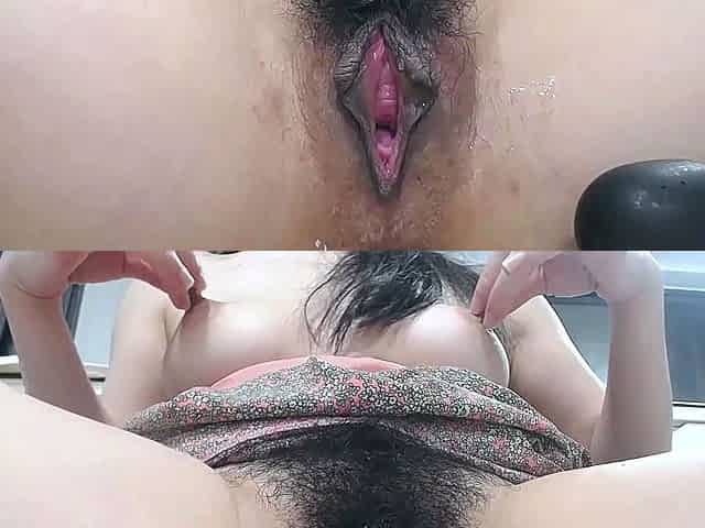 Hot pussy spreading close up for solo toying stunner