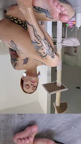 Footfetish Lotion Wet Feet Soles Goddess