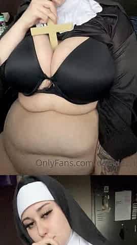 Close up amateur beauty uses her toy to masturbates