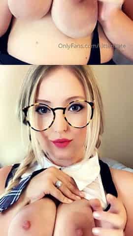 Blonde solo jerking off
