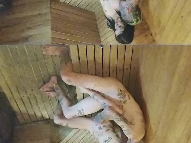 In the sauna anything got hotter. En el sauna todo se calentaba mas