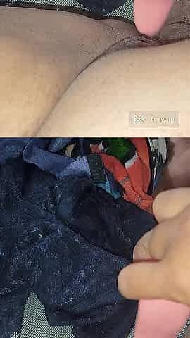 I put my cum in my abdomen button with the vibrating tongue