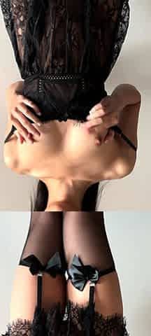 Amateur MILF in sexy stockings masturbates