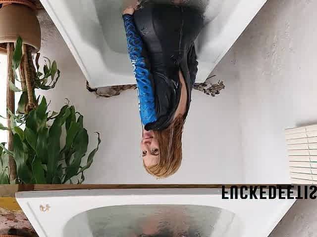 blond slim romance bathtub orgasms