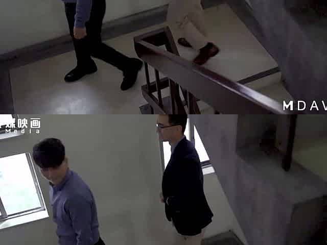 The Husband Who Has an Ntr Fetish Invited His Wife's Company Colleagues to His House to Have Sex with His Wife!