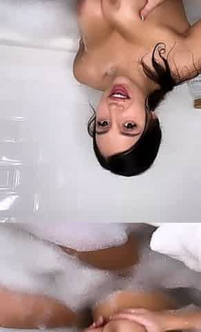 Big boob brunette masturbates on webcam