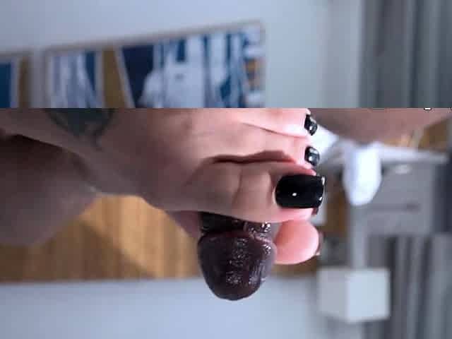 DailyFootjobs - Sasha Monae Gives Footboy Fan A Footjob