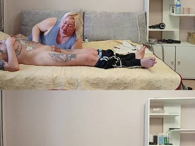 Stepmom Sucks Cock to Enjoy the Taste of Cum