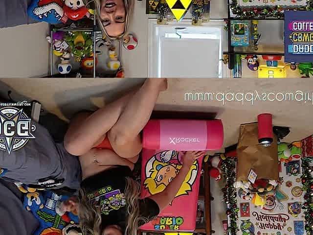 TOPLESS GAMER HOTTY SHOWS HER MARIO PLUSHIE COLLECTION - DADDYSCOWGIRL