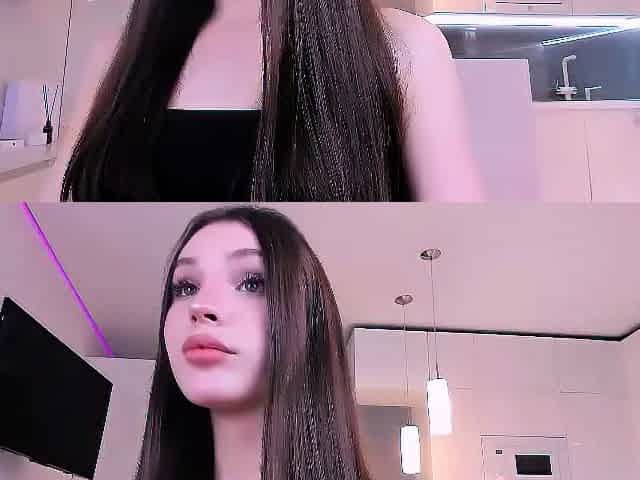 Amateur Webcam Teen Flashes Masturbates