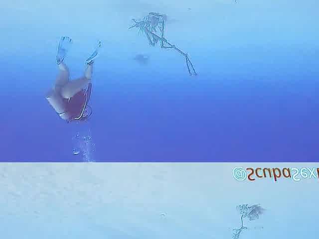 We take her bikini bottom off for some pleasure at the bottom of the sea!
