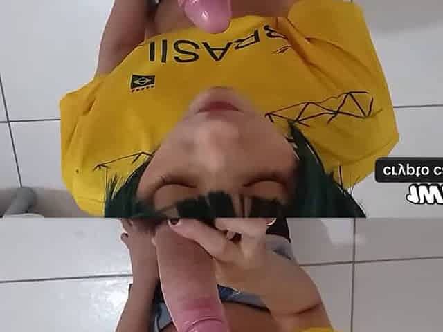 Uma cosplay chupou meu pau e depois bebeu meu esperma em um copo - XXX!