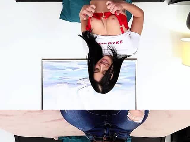 Strokies Alexa Chains jizz facial debut