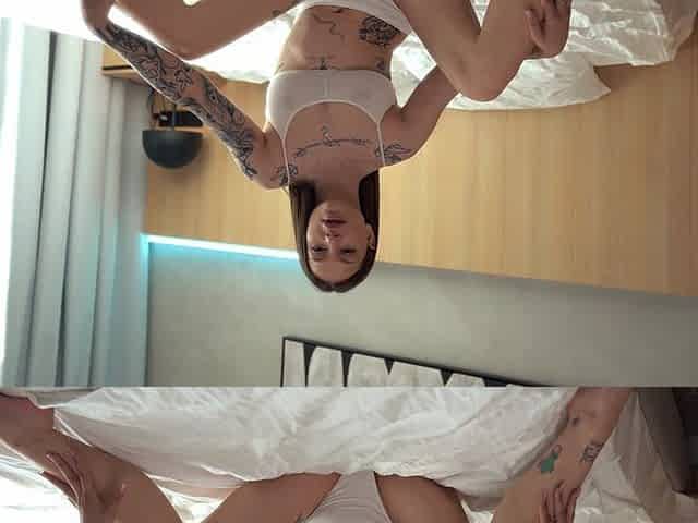 Beauty Flexi Teen Stretching Her Wet Cunt