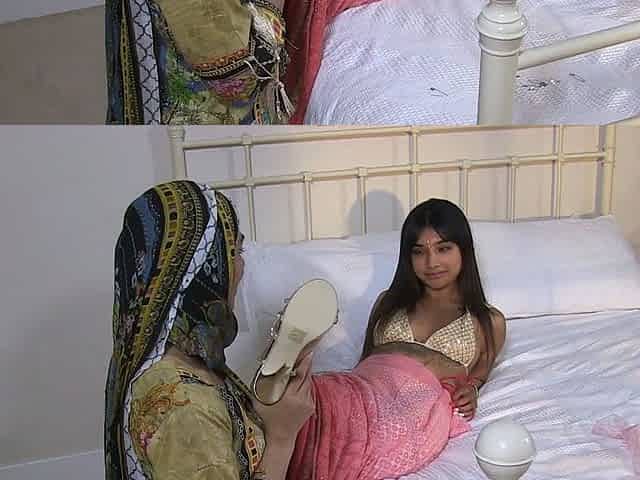 Amateur college lesbians lick pussy in reality groupsex