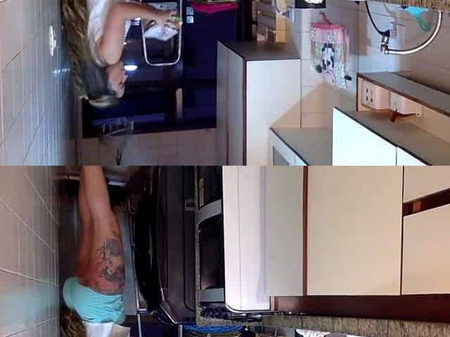 Brunette Teenage Blowjob babe