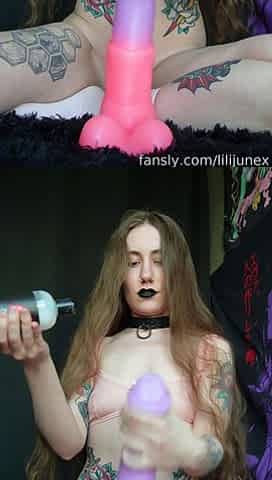 Amateur brunette double toying on webcam