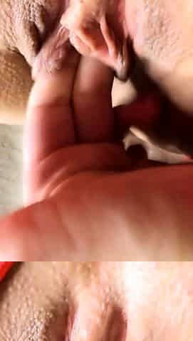Close up pussy toying on cams