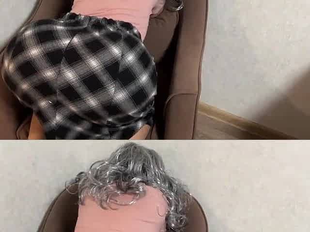 An experienced mother I'd like to fuck framed her large butt for anal and penis in the butt