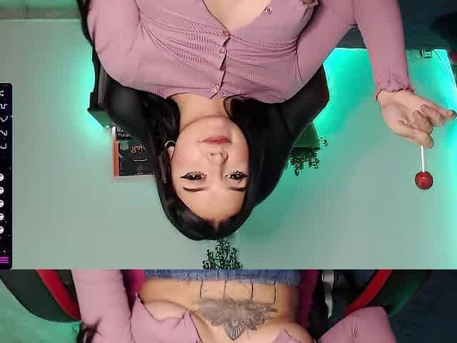 Cute college hotty with a cute face looks very hot whilst sucking a sweetmeat