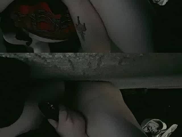 Fat Alternative Vibrates her Love button then Squirts!