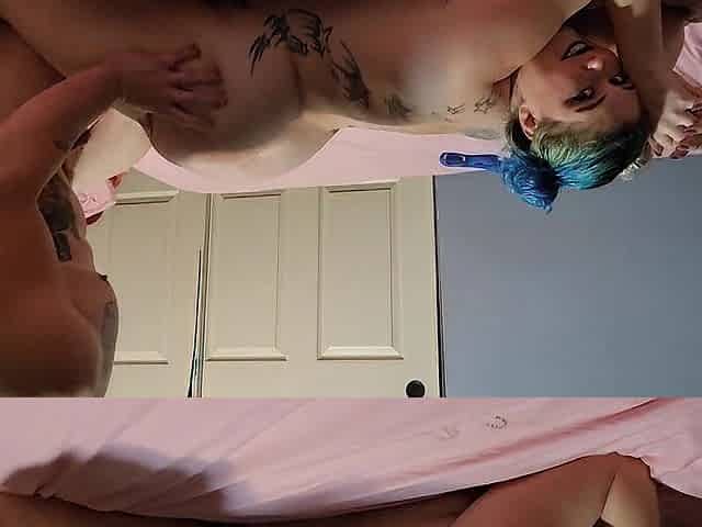 Making her cum and smacking these hot feet