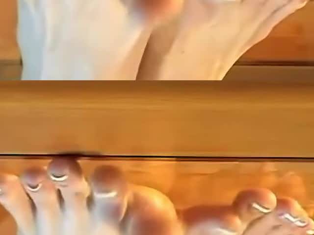 Long toes - Long soles - Long legs