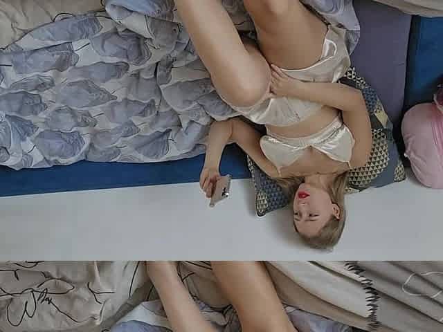 Domestic masturbation and climax from pretty gal