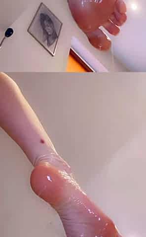 Amateur Foot Fetish Girlfriend Sucks and gives a Footjob
