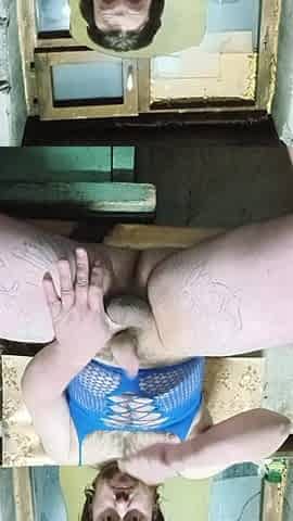 Homo farts whilst masturbating! Have a fun watching it, everybody!