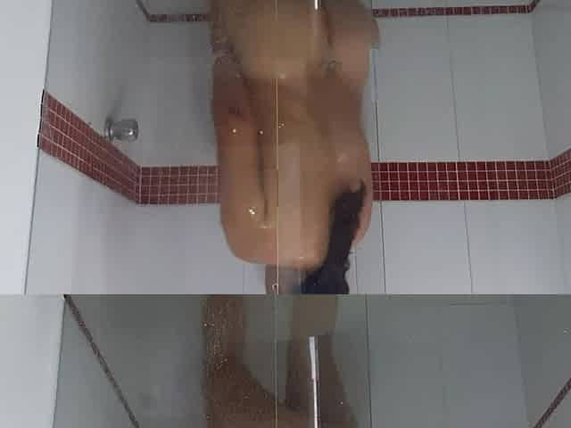 This Sexy MILF Gives Me a Delicious Blowjob While She Showers
