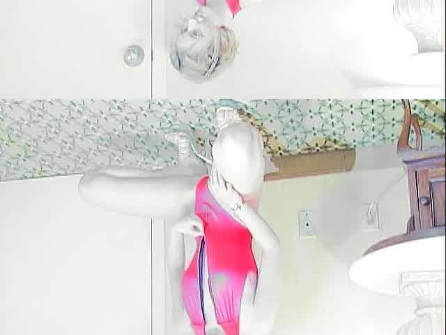 Amateur blonde babe masturbates on cam