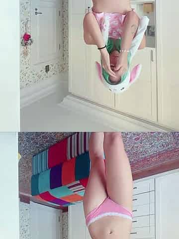 Cute amateur webcam teen girl toying pussy on webcam