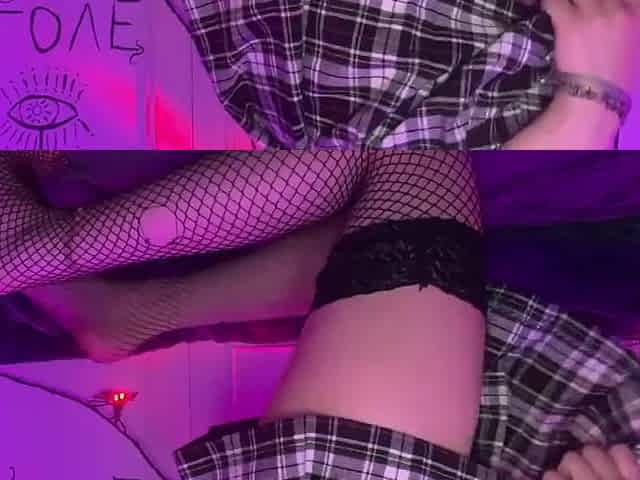Teen wench in fishnets pleasures herself