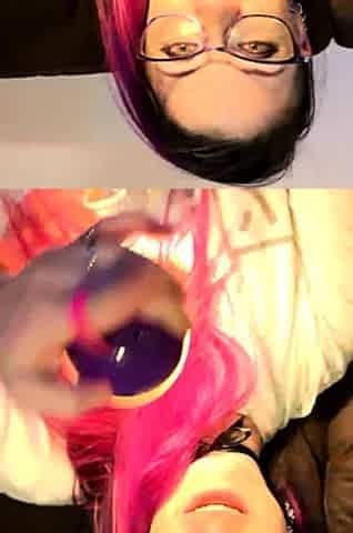 Webcam skinny brunette plays her squirt pussy