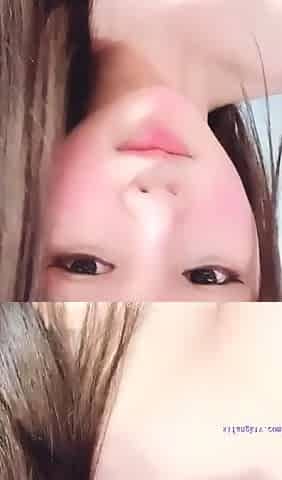 Amateur Webcam Cute Teen Plays Solo