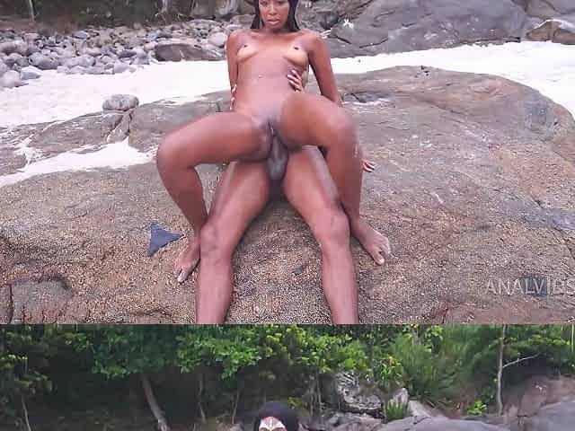 Duas Putas Pretas So No Anal