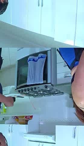 Maid Tries to Please the American and Fucks Him Hot Without a Condom