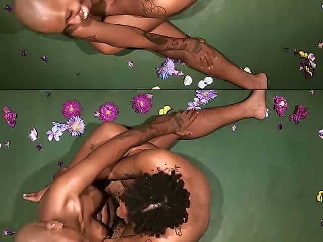 VAGINA EATING WITH NIPP PLAY