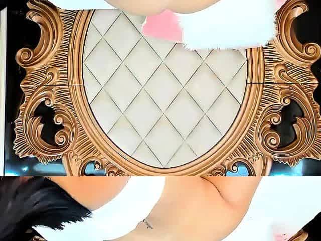Close up MILF masturbation