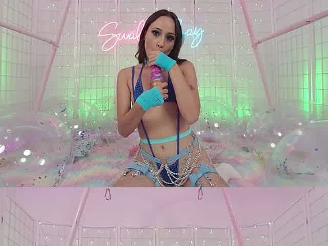 Hot latina teen Lola Aiko hungry for big dick