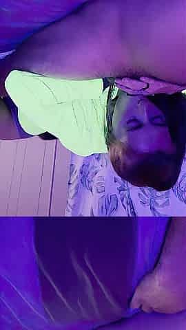 Does cum glow in blacklight?
