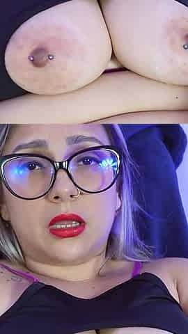 Hot Curvy MILF Masturbates with Vibrator