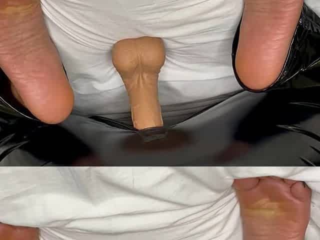Ebony Beauty Shows Off Her Feet During the time that Riding a Vibrating/Thrusting Sex toy