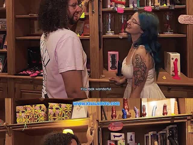 I wanted a sextoy and that guy sold me his shlong - French Curly Goth