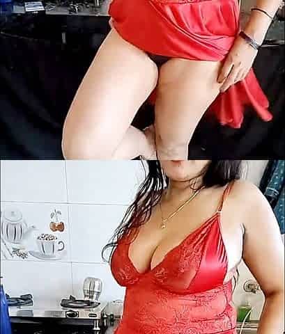 Desi Indian Step Mom Ko Padosi Ne Kitchen Mai Nangi Hokar Gand or Chut Dikha Kar Boobs Se Dudh Nikal Kar Dance Karte Huye Dekha(