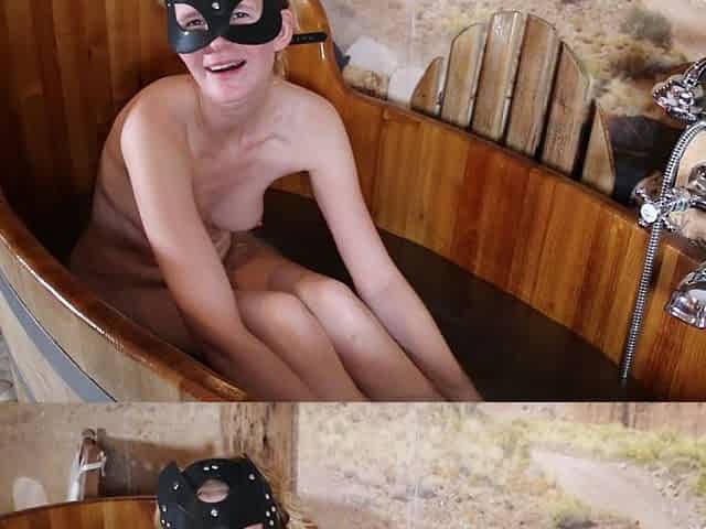 Junges Teen Gibt Geilen Blowjob Mit Facial in Retro Badewanne